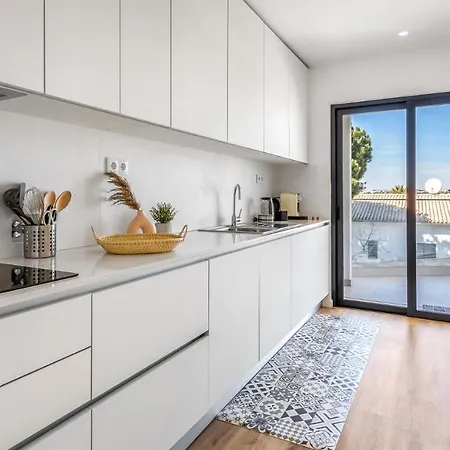 Appartement Dream W/pool & Balcony By Lovelystay