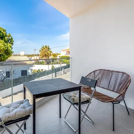 Apartament Dream W/pool & Balcony By Lovelystay