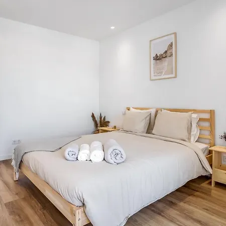 Apartament Dream W/pool & Balcony By Lovelystay