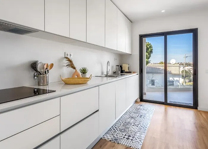 Apartament Dream W/pool & Balcony By Lovelystay