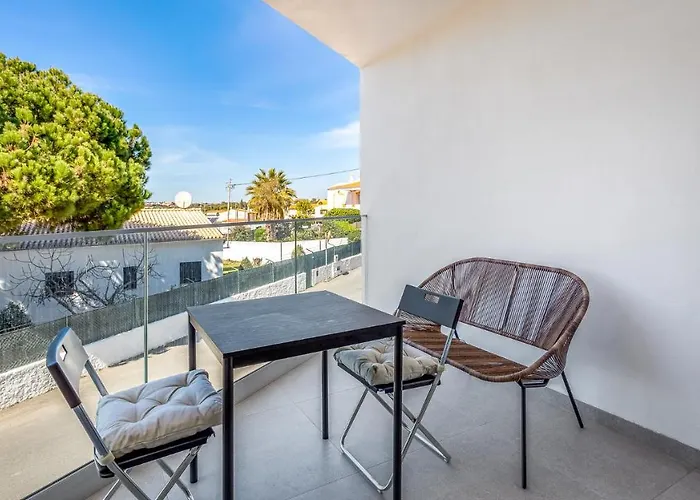 Apartament Dream W/pool & Balcony By Lovelystay