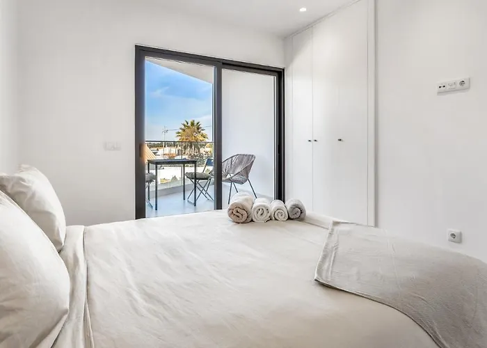 Dream W/pool & Balcony By Lovelystay *