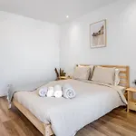 Appartamento Dream W/pool & Balcony By Lovelystay