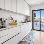 Apartman Dream W/pool & Balcony By Lovelystay